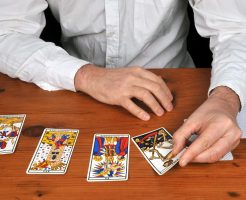 【占い体験談】子宝に恵まれず占い師にタロット診断